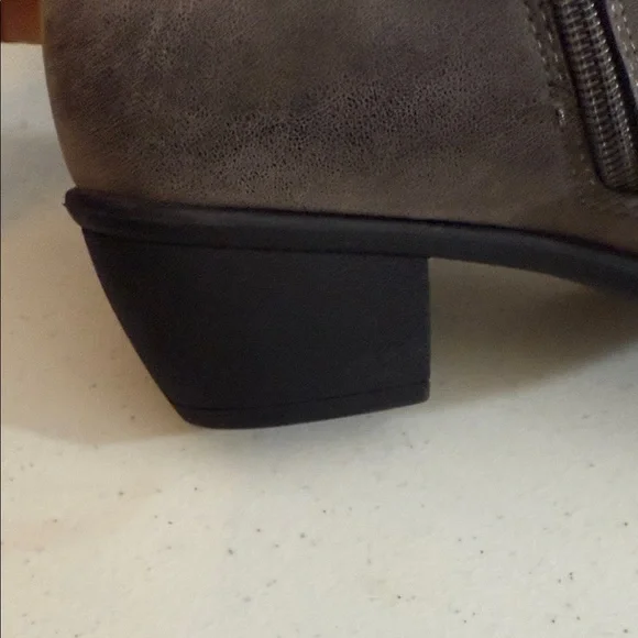 Pre-Loved Torrid Gray Heeled Boots 11W - Picture 7 of 7